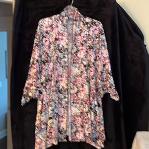 The Pyramid Collection. Topper. Size. L/XL